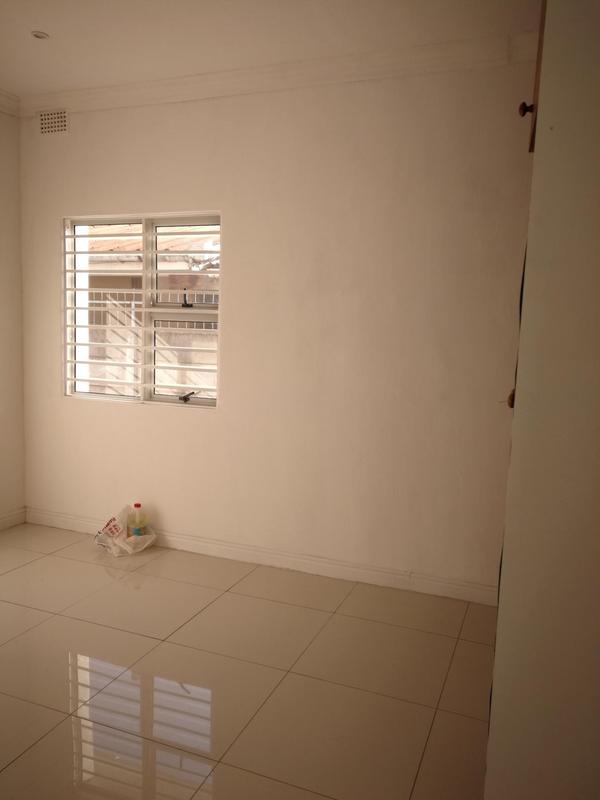 2 Bedroom Property for Sale in Peerless Park East Western Cape